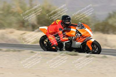 media/Dec-01-2025-Moto Forza (Mon) [[2daa91e15f]]/3-Beginner Group/Session 2 (Turn 7 Inside Pans)/